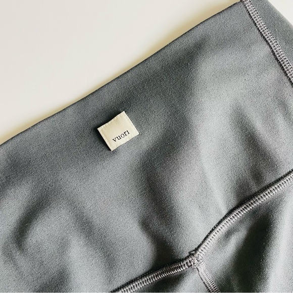 Vuori SMALL 5” HR high rise biker shorts in oil gray - Picture 2 of 5